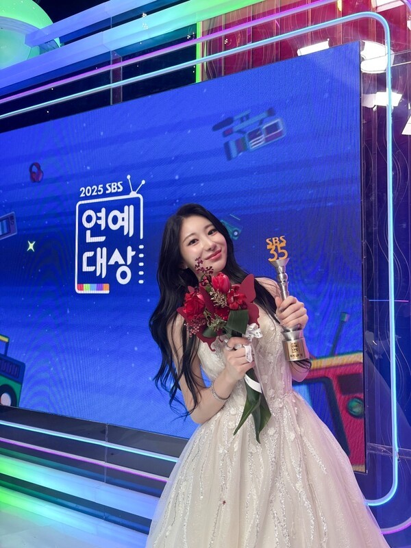 '골때녀' 이채연, 'SBS 연예대상' 루키 UP상 수상 - 뉴스 썸네일 이미지