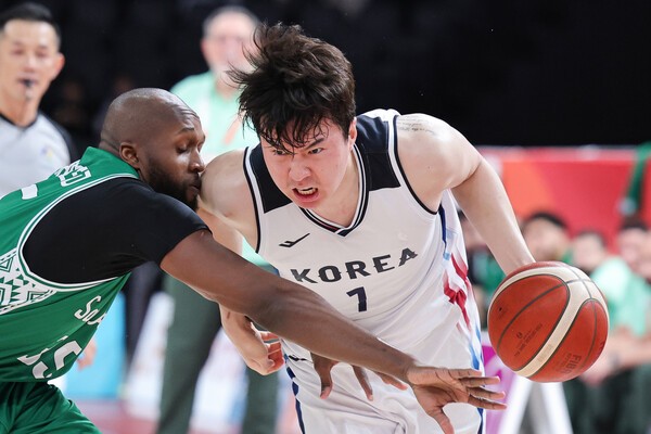 [아시안게임] <b>남자농구</b>, <b>사우디</b> 82-66 <b>완파</b>… 한국 대표팀 '선수단 1호' ...