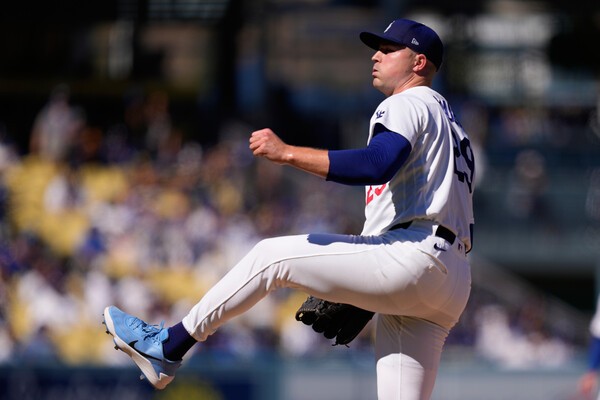 다저스, 스쿠벌 호투와 홈런 3방 앞세워 <b>NLDS 1차전</b>서 브레이브스에 5-3...