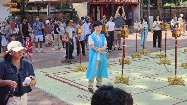 ���� ����ǿ��� �뱹�ϰ� �ִ� ���ν� 2���� �뱹 ��� [����=���ϸ��������ѱ�DB]