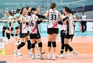 <b>메가</b> 43득점 대폭발, <b>정관장</b> 파죽지세 <b>10연승</b>